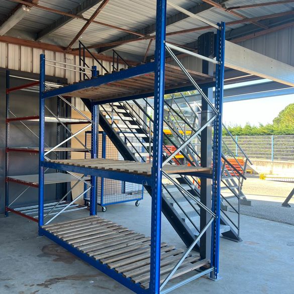 Racks à palettes Alser d'occasion, Longueur 53 300 mm, Hauteur 3000 mm, Profondeur 1050 mm, ≈ 3 niveaux