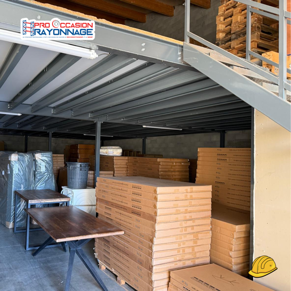 Mezzanine industrielle grise d'occasion  – 126,4 m²