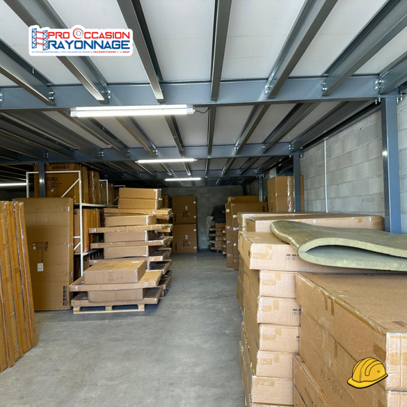 Mezzanine industrielle grise d'occasion – 142,7 m²